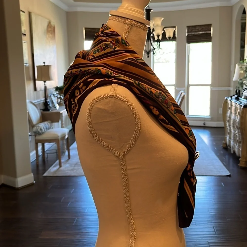 Totes Large Floral Scarf 30” x 30” Square 100% Polyester Made in Italy Floral